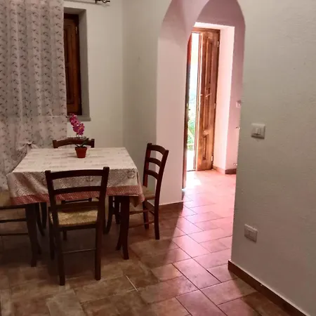 Il Capitano بيت خشبي