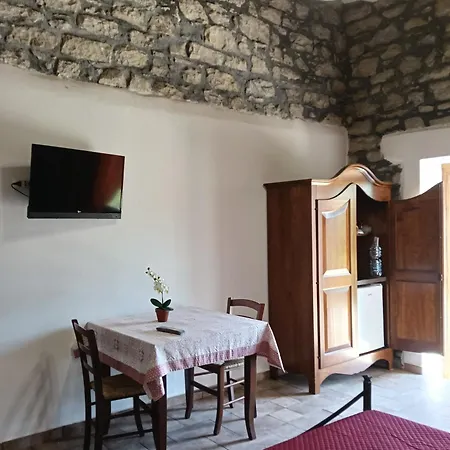 Il Capitano بيت خشبي